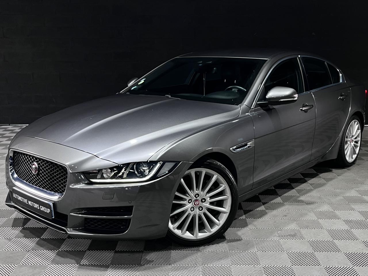 JAGUAR-XE- 2.0 D - 180  BERLINE Prestige - Siege chauffant - Cuir Noir - Xénon